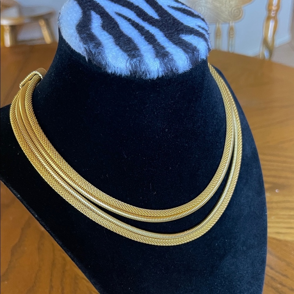 Elegant Gold Necklace - Picture 3 of 4